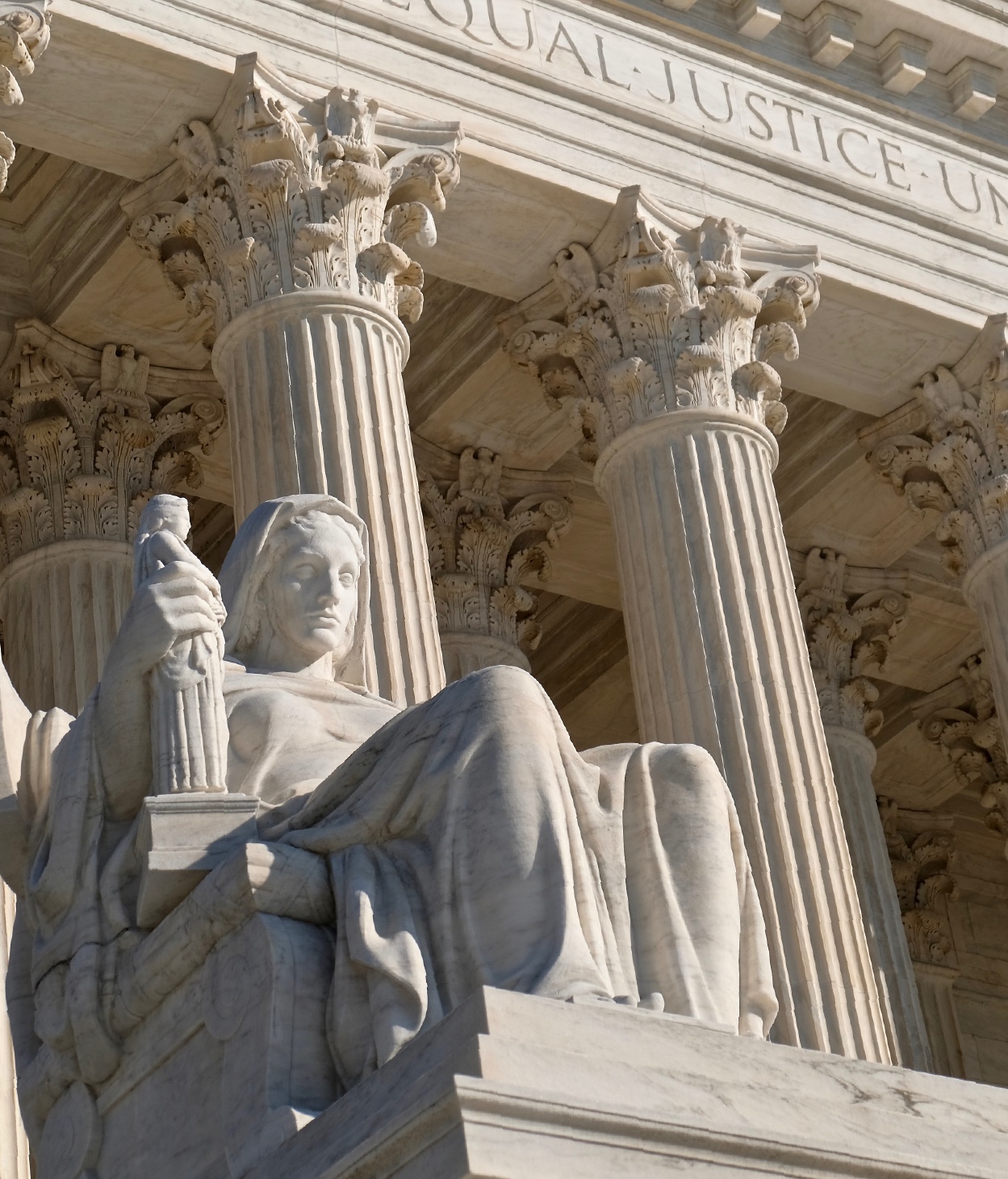 A statue of Justice in front of the US Supreme Court