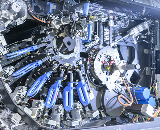 Photo of machinery that lacks focus and clearspace.